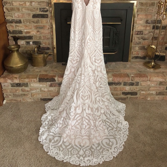 *NEVER WORN* Bridal Gown, Wedding dress - Picture 5 of 8